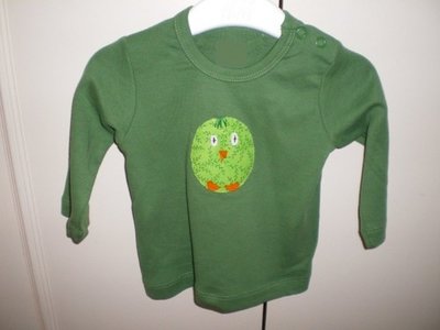 Donker groen shirtje met vogel